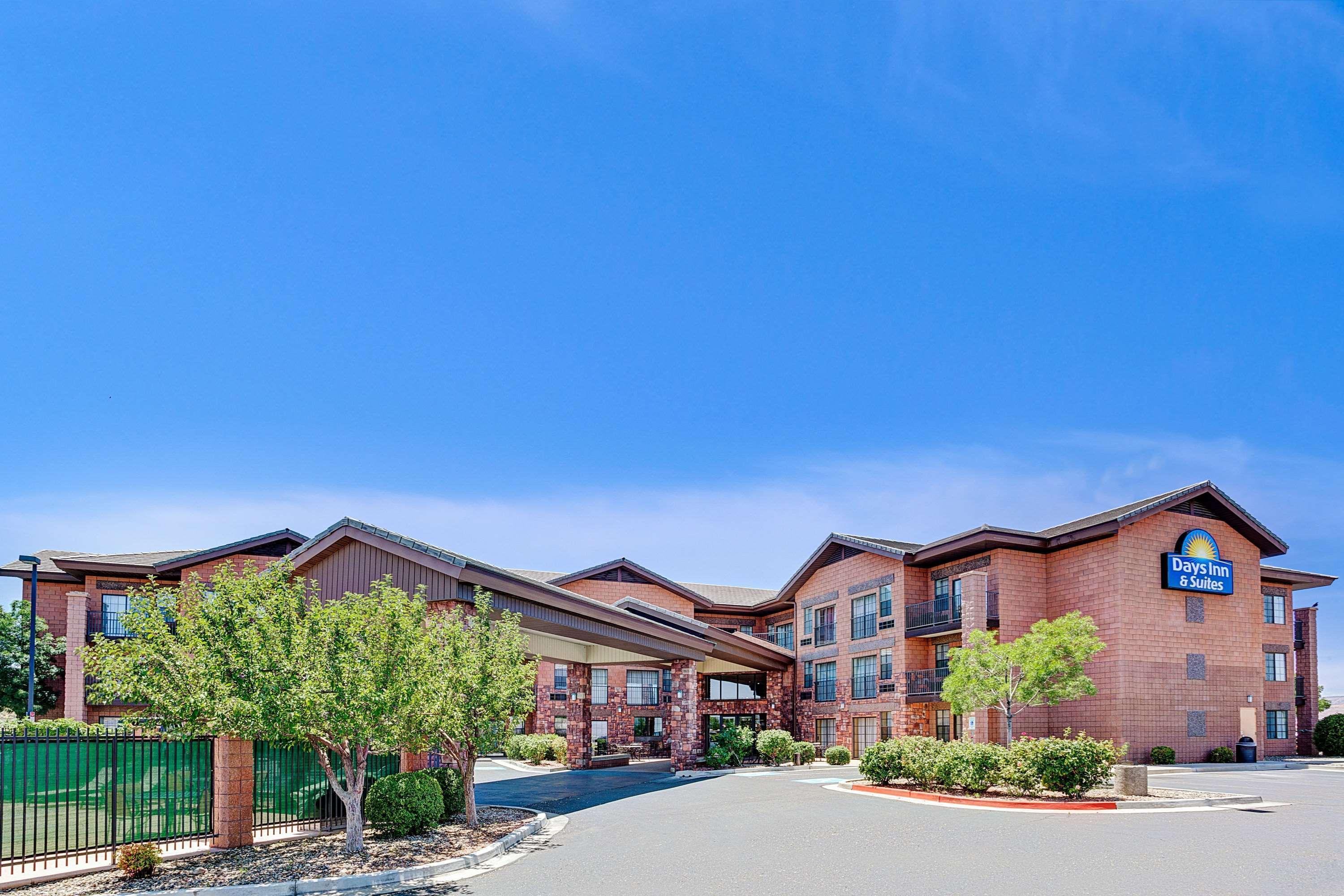 Days Inn & Suites By Wyndham Page Lake Powell Exterior photo